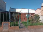 Venta casa 3 ambientes cochera y fondo Apto Credito...