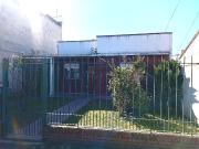 Venta casa 3 ambientes cochera y fondo Apto Credito...