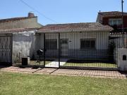 VENTA casa 3 ambientes con cochera, departamento, patio...