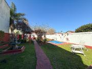 Venta Casa 3 ambientes con cochera doble y parque con...