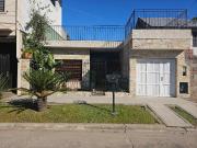 Venta casa 3 ambientes con cochera en Quilmes. O