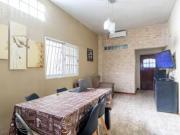 Venta casa 3 ambientes con cochera, patio, quincho y...
