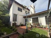 Venta casa 3 ambientes con cochera y jardín en Quilmes