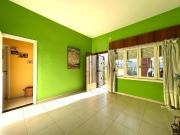 Venta Casa 3 Ambientes con Cochera y Jardín Merlo