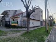Venta Casa 3 ambientes con cochera y patio en Wilde