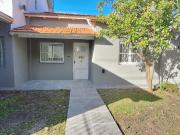 Venta Casa 3 ambientes con dependencia Garaje y Quincho....