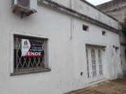 Venta Casa 3 ambientes con garage y fondo en La Tablada