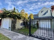 VENTA CASA 3 AMBIENTES CON PARQUE VILLA PRIMERA