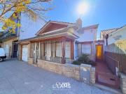 Venta Casa 3 ambientes con quincho y garage Zona Chauvin