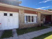 Venta casa 3 ambientes en Las Avenidas con jardín