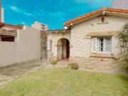 Venta de casa 3 Ambientes con jardín, lote/terreno de...