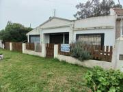 VENTA CASA 3 AMBIENTES GARAGE Y TROTADORA, PARQUE, A...