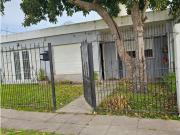 VENTA Casa 3 ambientes, garaje más local