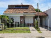 VENTA CASA 3 AMBIENTES PARQUE GALÓN ENTRADA PARA AUTO