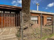 Venta Casa 3 Ambientes,, quincho, amplia cochera