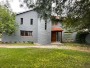 Venta Casa 3 dorm categoría, pileta Villa Belgrano