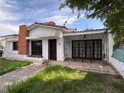 VENTA CASA 3 DORM. SOBRE RICARDO ROJAS COCHERA Y PATIO