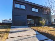 VENTA CASA 3 DORMI BARRIO CERRADO PILETA TEJAS