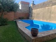 Venta casa 3 dormitorios, cochera, jardín y pileta ARROYITO