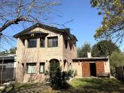 Venta Casa 3 dormitorios con amplio jardín parquizado...