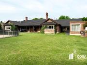 Venta Casa 3 dormitorios con jardín parquizado y piscina...