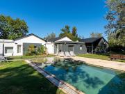 VENTA Casa 3 Dormitorios con Jardín, Quincho, Pileta y...