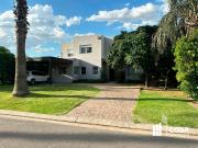 Venta Casa 3 dormitorios con jardín y piscina Funes...