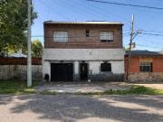 VENTA CASA 3 DORMITORIOS CON PATIO EN BARRIO MATHEU