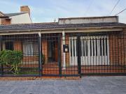 Venta Casa 3 dormitorios con patio y pileta Fisherton,...
