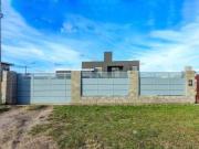 Venta Casa 3 dormitorios con patio y pileta Ibarlucea