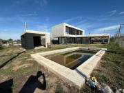 VENTA CASA 3 DORMITORIOS CON PILETA EN ACEQUIAS DEL AIRE