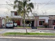 Venta Casa 3 dormitorios con pileta y Departamento