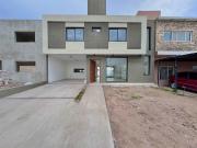 VENTA CASA 3 DORMITORIOS C/PILETA DOCTA MALAGUEÑO