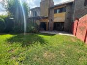 VENTA CASA 3 DORMITORIOS EN FISHERTON CON PATIO VERDE,...