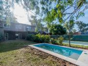 VENTA Casa de 3 dormitorios, pileta y cochera Funes Norte