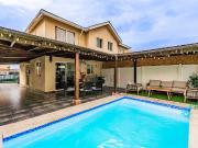 Venta Casa 3 Dormitorios Valle Grande Con Estacionamiento