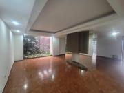 VENTA CASA 3 NIVELES CON ELEVADOR