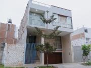 Venta Casa 3 Pisos Con Cochera En Urb. Soliluz