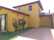 VENTA CASA DE 2 PISOS EN CONDOMINIO SANTA MARTA HUECHURABA