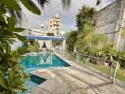 Venta Casa 4 Amb c/ Pileta Quincho Local Permuta