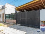VENTA CASA 4 AMB. C/GARAGE, PATIO JARDIN Y TERRAZA