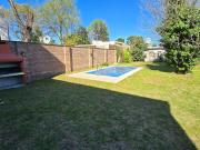 VENTA CASA 4 AMB CON COCHERA, JARDIN Y PILETA