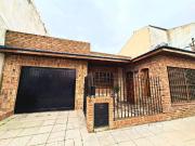 VENTA CASA 4 AMB CON COCHERA Y PARQUE, QUILMES O