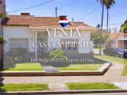 VENTA CASA 4 AMB CON COCHERA Y PATIO EN ESQUINA