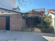 VENTA CASA 4 AMB CON JARDIN, QUINCHO Y COCHERAS