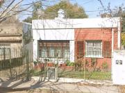 VENTA CASA 4 AMB CON PARQUE Y PILETA. APTO CREDITO