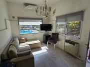 VENTA CASA 4 AMB CON PARQUE Y PILETA BERNAL CENTRO