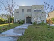 VENTA CASA 4 AMB CON PILETA BARRIO SAN GABRIEL