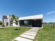 Venta casa 4 amb Pilar del Este Santa Lucia