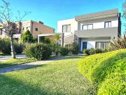 VENTA CASA 4 AMB PILETA AMOBLADA HARAS M. VICTORIA